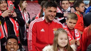 Yaremchuk proporciona dia de sorrisos a crianças ucranianas