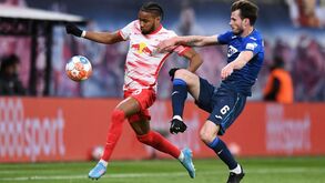 Nkunku (à esquerda) liderou ataque do RB Leipzig e marcou
