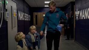 Dos abraços à ida aos hamburgueres: De Bruyne mostra rotina da família no dia do jogo com o Liverpool