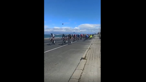 O insólito acidente entre Nacer Bouhanni e Manuel Peñalver na Volta à Turquia