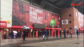 'Corrida' aos bilhetes em Liverpool... para as 'meias' da Taça de Inglaterra com o Man. City