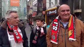 Pai, filho e padrasto em Liverpool para verem o 'seu' Benfica