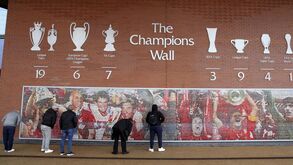 Mural dos campeões do Liverpool com mais de 12 mil fotografias de adeptos