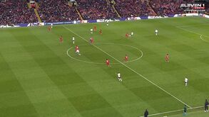 VAR voltou a reverter a decisão do árbitro e validou o golo de Darwin em Anfield
