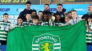 Filho de Quaresma exibe troféu conquistado pelo Sporting em Madrid