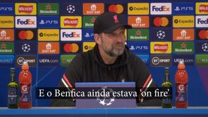 Klopp: «O Benfica estava 'on fire' e mereceu marcar os três golos»