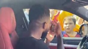 Umtiti perdeu a paciência com jovem adepto do Barcelona após treino deste domingo