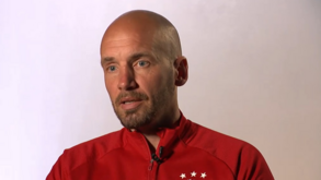 Eric Ten Hag quer levar Mitchell van der Gaag para a equipa técnica do Manchester United