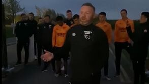 Derby County desce de divisão e Wayne Rooney dá a cara junto dos adeptos
