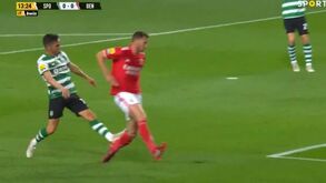 A falta de Sarabia sobre Vertonghen que valeu amarelo ao avançado do Sporting