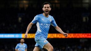 Guarda-redes do Brighton quis sair a jogar, deu errado e Bernardo Silva não desperdiçou