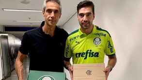 Abel Ferreira e Paulo Sousa trocaram presentes no Flamengo-Palmeiras