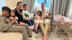 Cristiano Ronaldo publica primeira fotografia com a filha recém-nascida e deixa mensagem