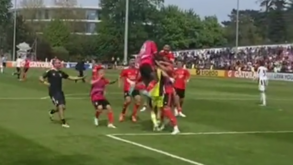 André Gomes foi herói nos penáltis e acabou 'engolido' pelos colegas de equipa do Benfica