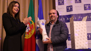 Jornalista Rui Sousa recebe em nome de Record a distinção de 'Reportagem do Ano'