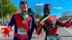 Maratona de Paris: na Cidade Luz como um super-herói