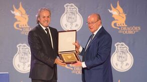 Madjer: «Pinto da Costa disse-me que no FC Porto a bola não pode bater na barra. Tem de entrar»