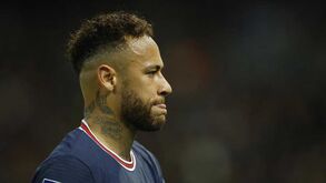 Neymar responde aos assobios: «Vão-se cansar, ainda me restam três anos de contrato»