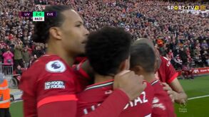 A assistência acrobática de Luis Díaz que carimbou a vitória do Liverpool no dérbi com o Everton 