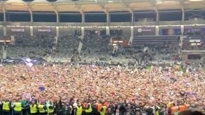 Toulouse assegura regresso à Ligue 1 e adeptos invadem completamente o relvado após jogo com Niort