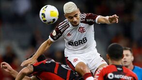 Ficar no Flamengo ou regressar a Old Trafford? Ten Hag troca voltas a Andreas Pereira