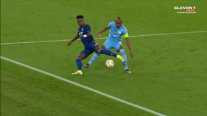 Maldade a Fernandinho e um sprint vertiginoso: momento de magia de Vínicius Jr. só acabou em golo