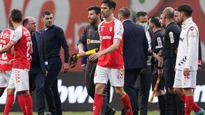Final quente no Sp. Braga-FC Porto: Luís Gonçalves de cabeça perdida foi atrás do árbitro Hugo Miguel
