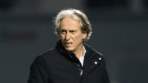 Jorge Jesus chega ao Brasil e logo no aeroporto perguntam-lhe que clube vai treinar