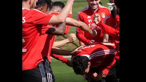 Tomás Araújo recebido com 'calduços' no treino da equipa principal após conquista da Youth League