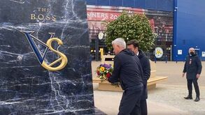 Mourinho e Tiago Pinto homenageiam antigo dono do Leicester falecido no acidente de helicóptero