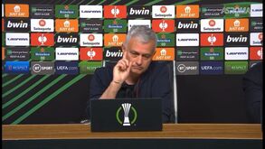 Mourinho foi questionado sobre a chegada de Ten Hag ao Man. United e não hesitou na resposta