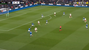 Grande arrancada de Zalewski e Pellegrini a faturar: o golo da Roma frente ao Leicester