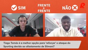 Adeptos cantam 