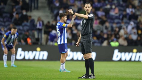 Treinadores assinalam conclusão do curso de nível IV - Futebol Nacional -  Jornal Record