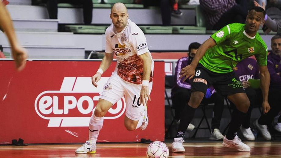 Taynan suspenso por 15 jogos devido a agressão ao árbitro