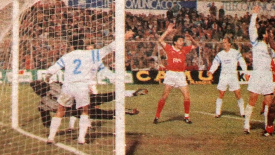 Golo de Vata ao Marselha foi há 32 anos: Mão que (quase) todos viram e o herói não aceita