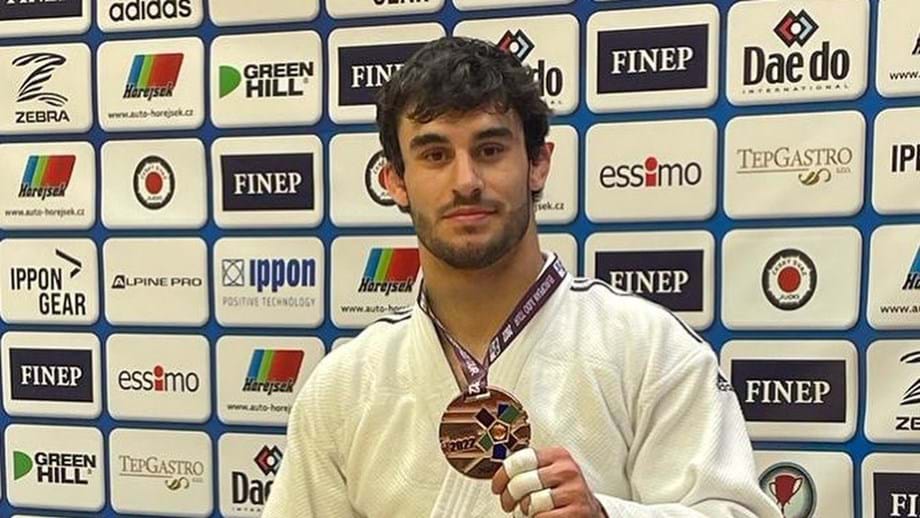 Judoca iraniano diz ter medo de voltar ao país após desobedecer ordens para  perder na Copa do Mundo, judô
