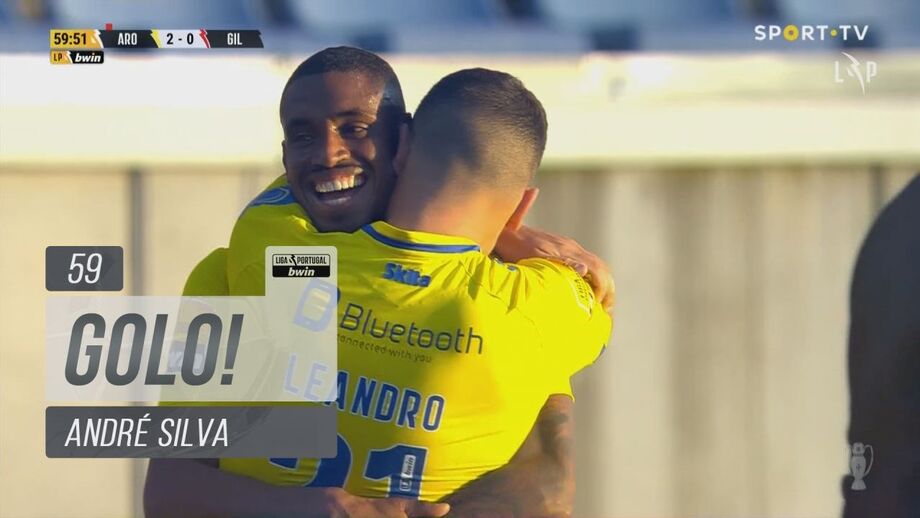 Uma nau com o treinador ao leme 'percorreu' as bancadas do estádio antes da final com o Santos