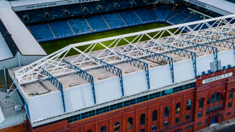 Adepto do Rangers morre durante jogo frente ao Dundee