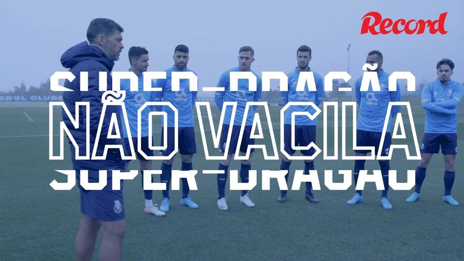 Treinador aborda "infelicidade da terceira equipa"