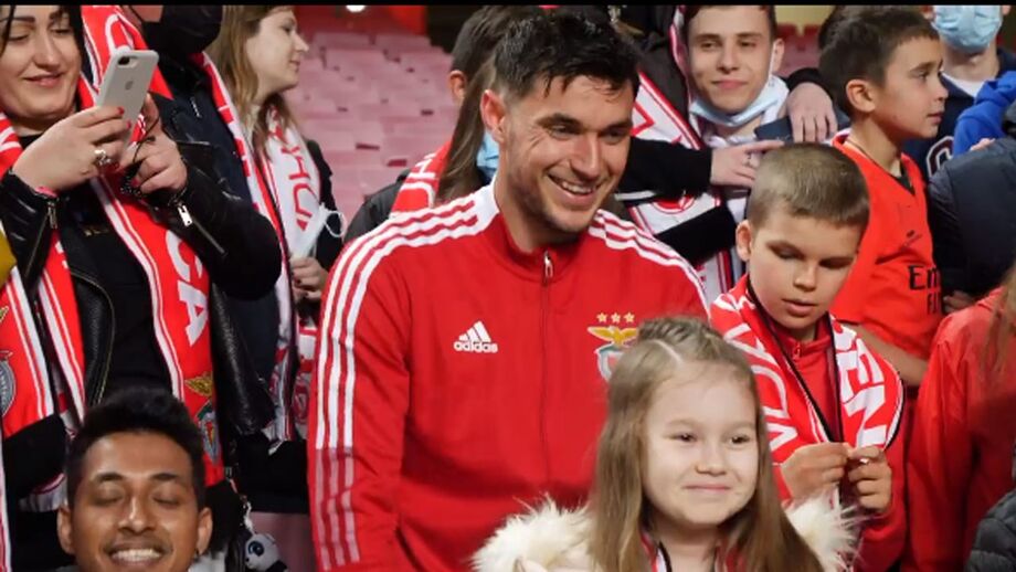 Jogador do Benfica em iniciativa de muita emoção após o jogo na Luz
