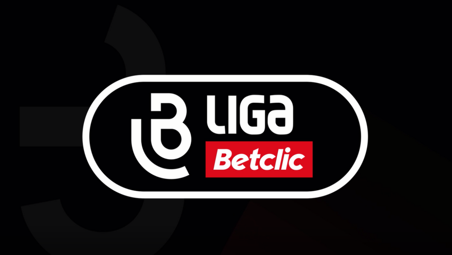 Destaque para o triunfo do Benfica sobre o FC Porto e da derrota do Sporting frente à UD Oliveirense
