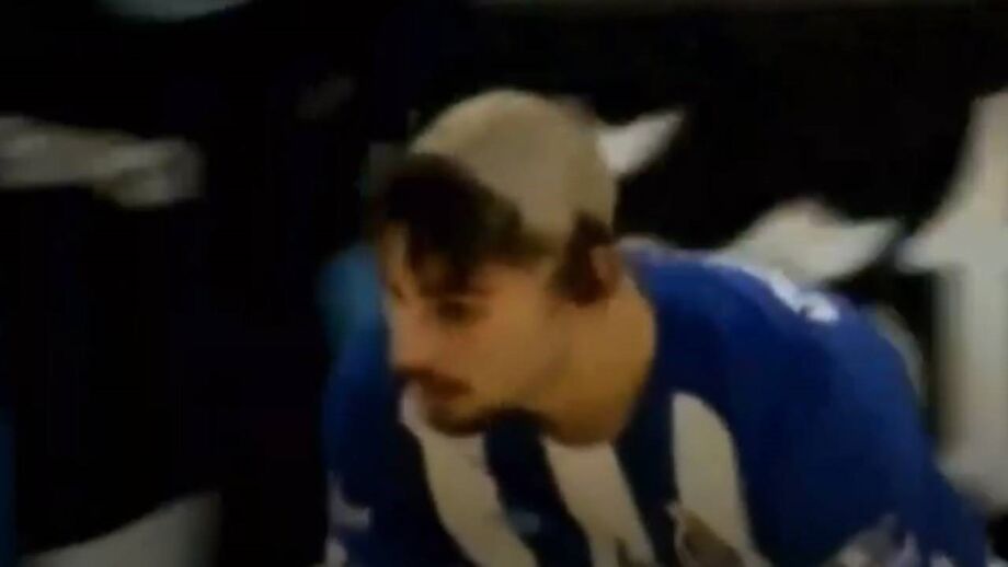 Alguém na equipa portista passou (muito) ao lado de uma carreira de cabeleireiro...