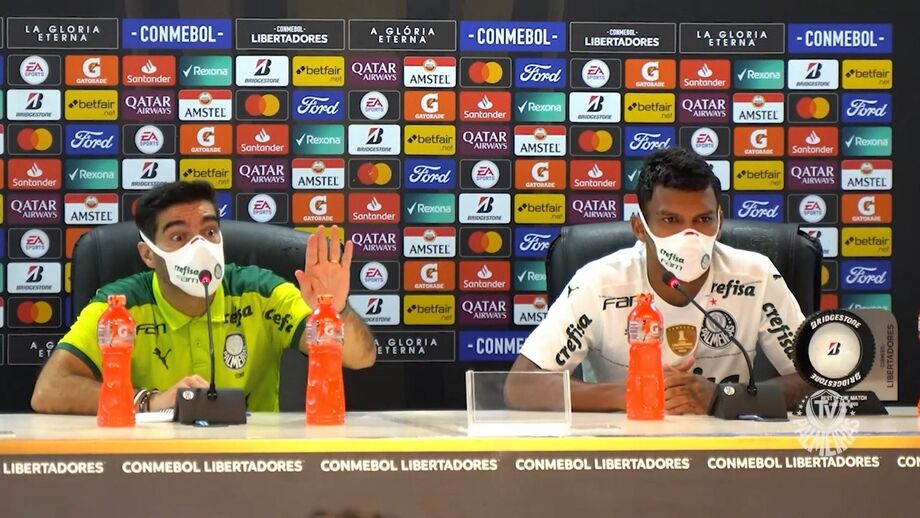 Treinador português do Palmeiras interrompeu questão em castelhano