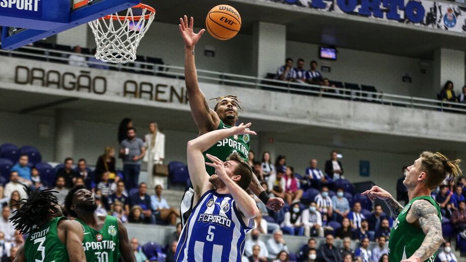 Os melhores momentos do jogo grande da última jornada da 2.ª fase do campeonato de basquetebol