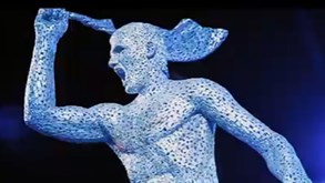 Manchester City inaugura (curiosa) estátua de Agüero