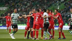 Benfica critica arbitragem do Sporting-Gil: «Mais um dia normal de VAR em Alvalade»