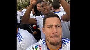 Hazard pediu telemóvel a adepto do Real Madrid e devolveu-o com imagens.... únicas!