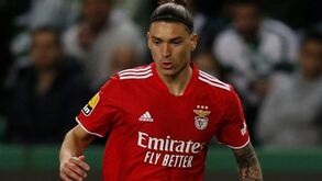 Diego Forlán elogia Darwin e explica em que clube gostaria de ver o avançado do Benfica