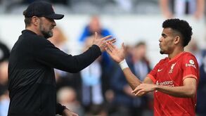Rio Ferdinand: «Luis Díaz é como um gatilho, dispara e volta para trás»